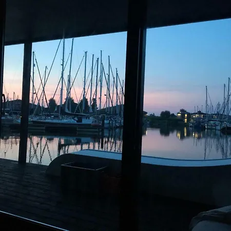 Tinyfloat Holiday home Andijk