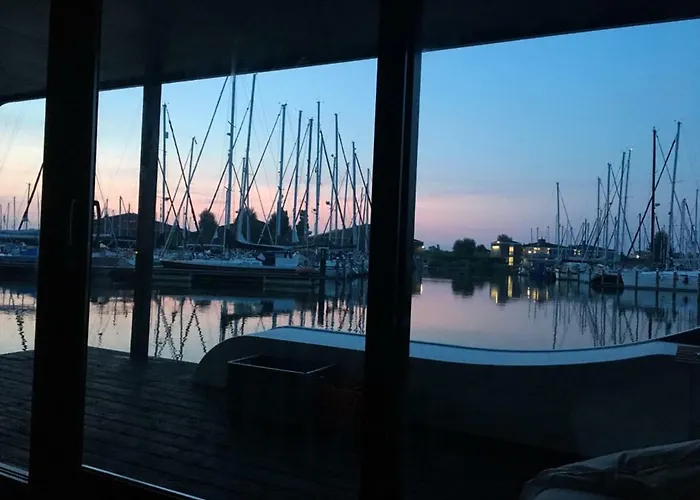 Tinyfloat Semesterbostad Andijk