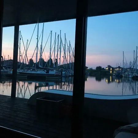 Tinyfloat Vakantiehuis Andijk